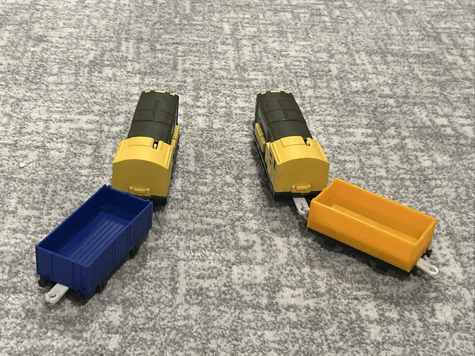 Thomas & Friends Trackmaster/ Plarail Arry And Bert com 2 carros - Imagem 2 de 4