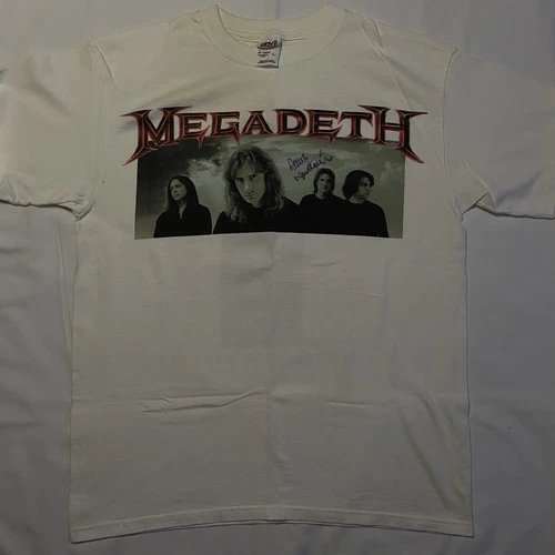 Megadeth “The World Needs a Hero Tour ” Autographed vint 2000s vintage concert t-shirt, vintage, single stitch, B+ condition