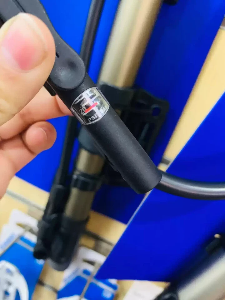 GIANT Air Mini 002 Bike Pump Portable For Bicycle Tire Ball 120PSI With Gauge - Image 3 of 4