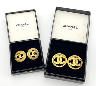 Auth Chanel Large Coco 94P/Coco Earrings 3776 logo engraved Pcs2 W/Box BA050479