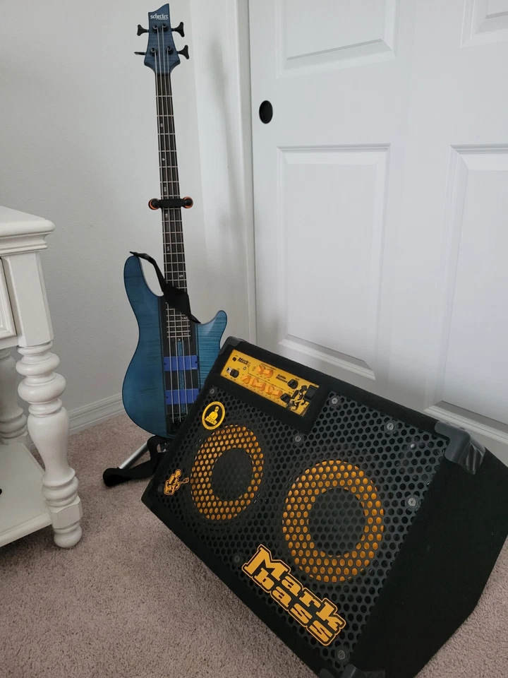 Amplificador y bajo Schecter Markbass Foto 2 de 4