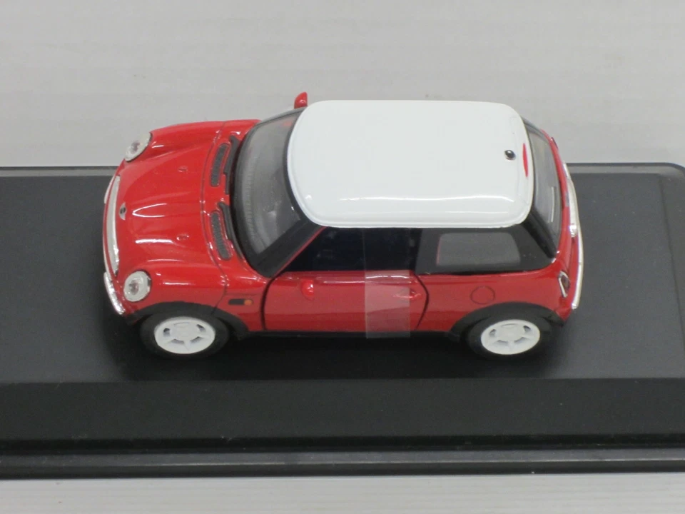Mini Cooper in rot mit weißem Dach, 1/32, New Ray, ohne OVP in Vitrine - Bild 4 von 4