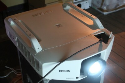 *EPSON EB-Z8000WU+ELPLS04*Profi-Beamer Projektor 6000ANSI projector WUXGA 5000:1
