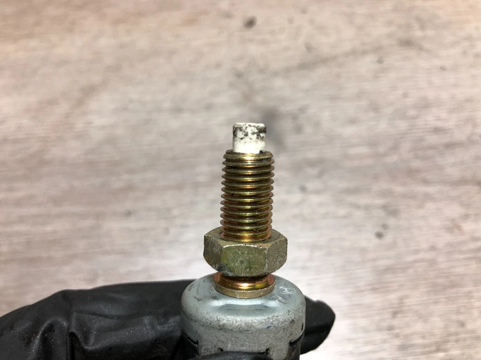 TOYOTA CARINA E GLI 1993 BRAKE LIGHT SWITCH - Image 2 of 3