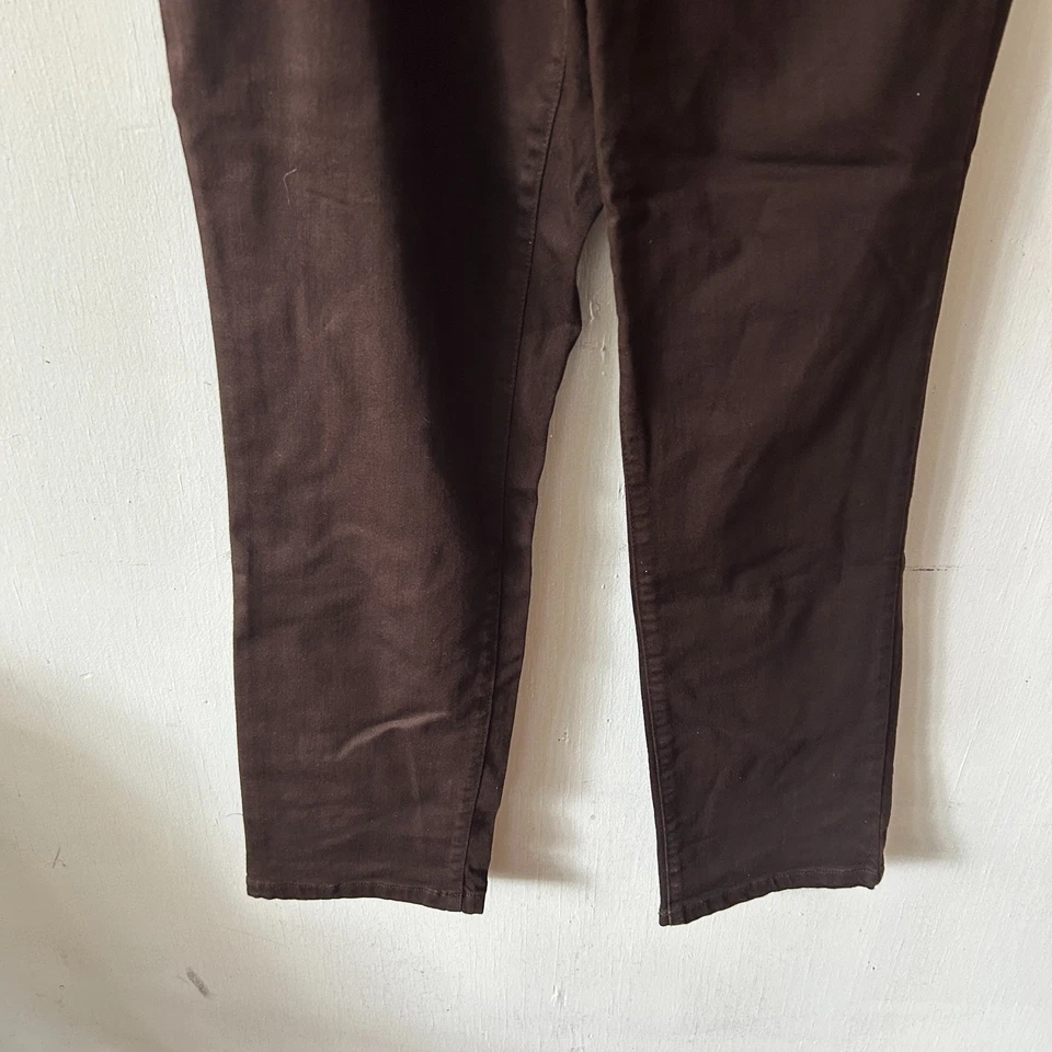 Pantalones de mezclilla Christopher & Banks Signature marrón adelgazante para mujer 12 bolsillos rectos Foto 3 de 4