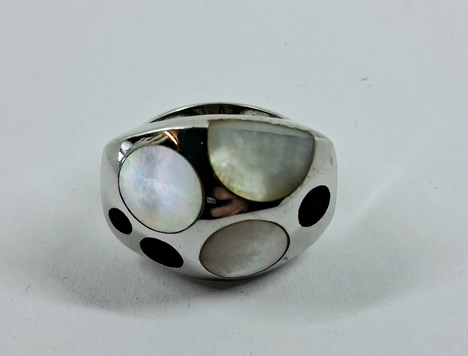 Anello in argento 925 rodiato lucido con madreperla bianca e onice nero lucido - Immagine 4 di 4