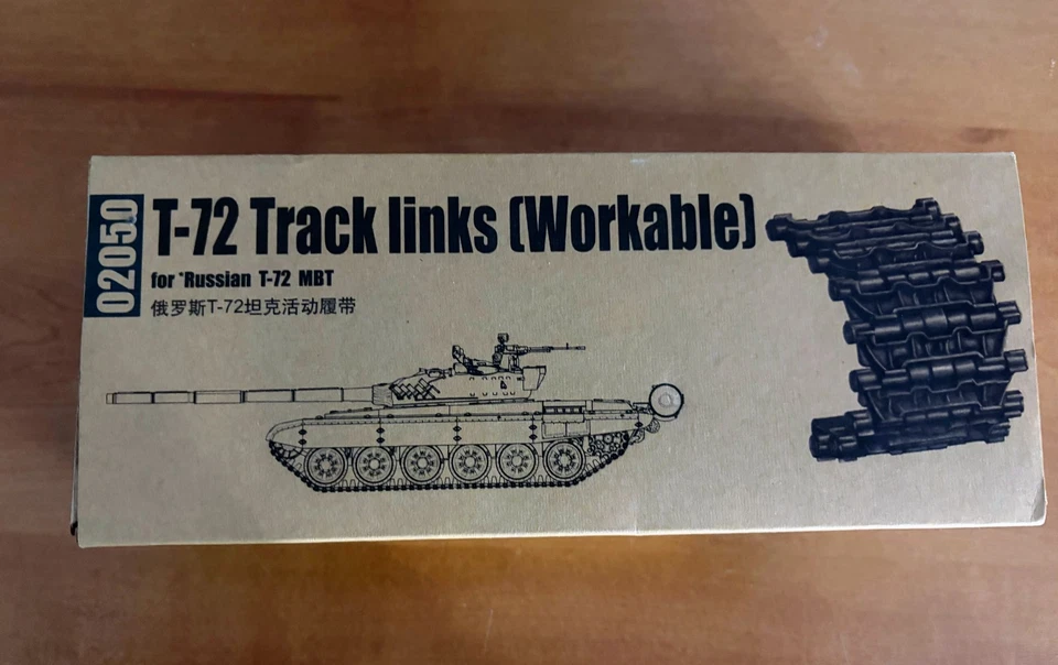 Trumpeter  05599 Russian T-72B/B1 MBT w/kontakt-1 reactive armor + Track Links - Bild 2 von 2