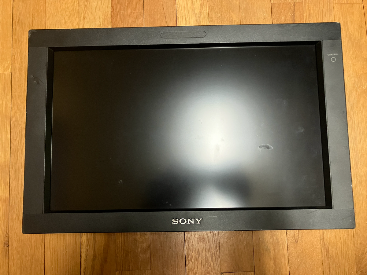 Sony LMD-1750W 17