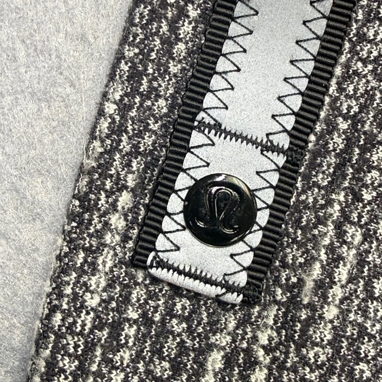 Lululemon Gray Heathered Knit Neck Warmer Gaiter Reflective Snap Button
