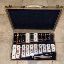 Vintage Xiliphone by B.F Kitching Co. Brookfield Il. 19 Individual Notes & Case