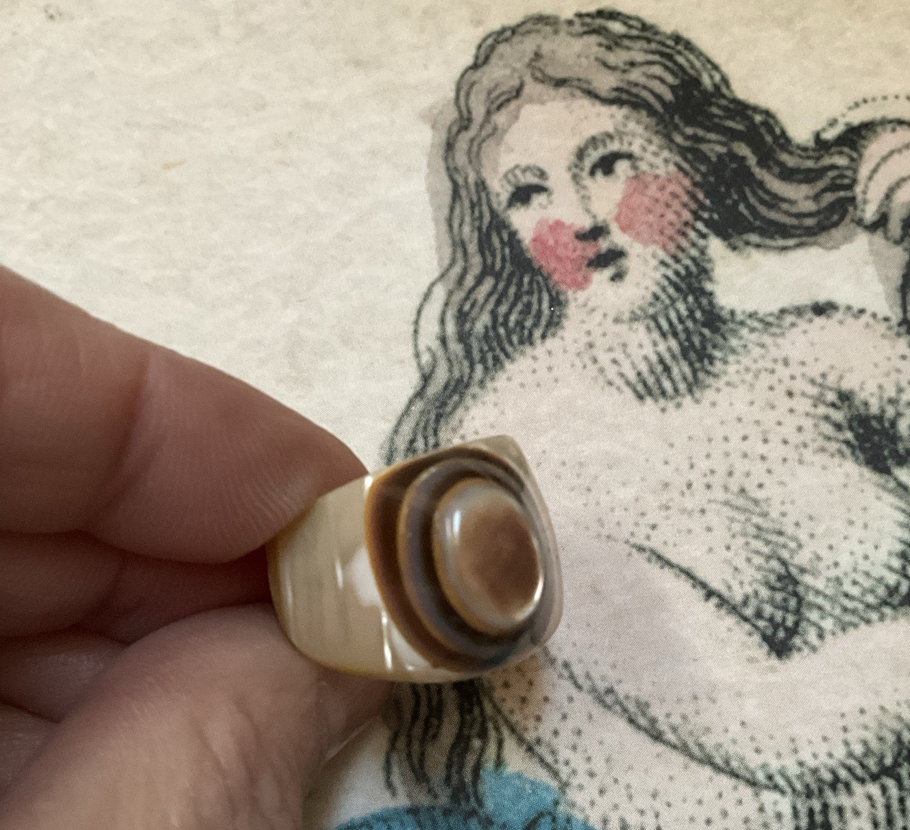 Vintage Interesting Shell Ring - image 2