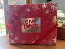 Bath & Body Works GIVE LOVE - 2021 VIP BOX - 9 Pieces. Candles, Soap, Body Care