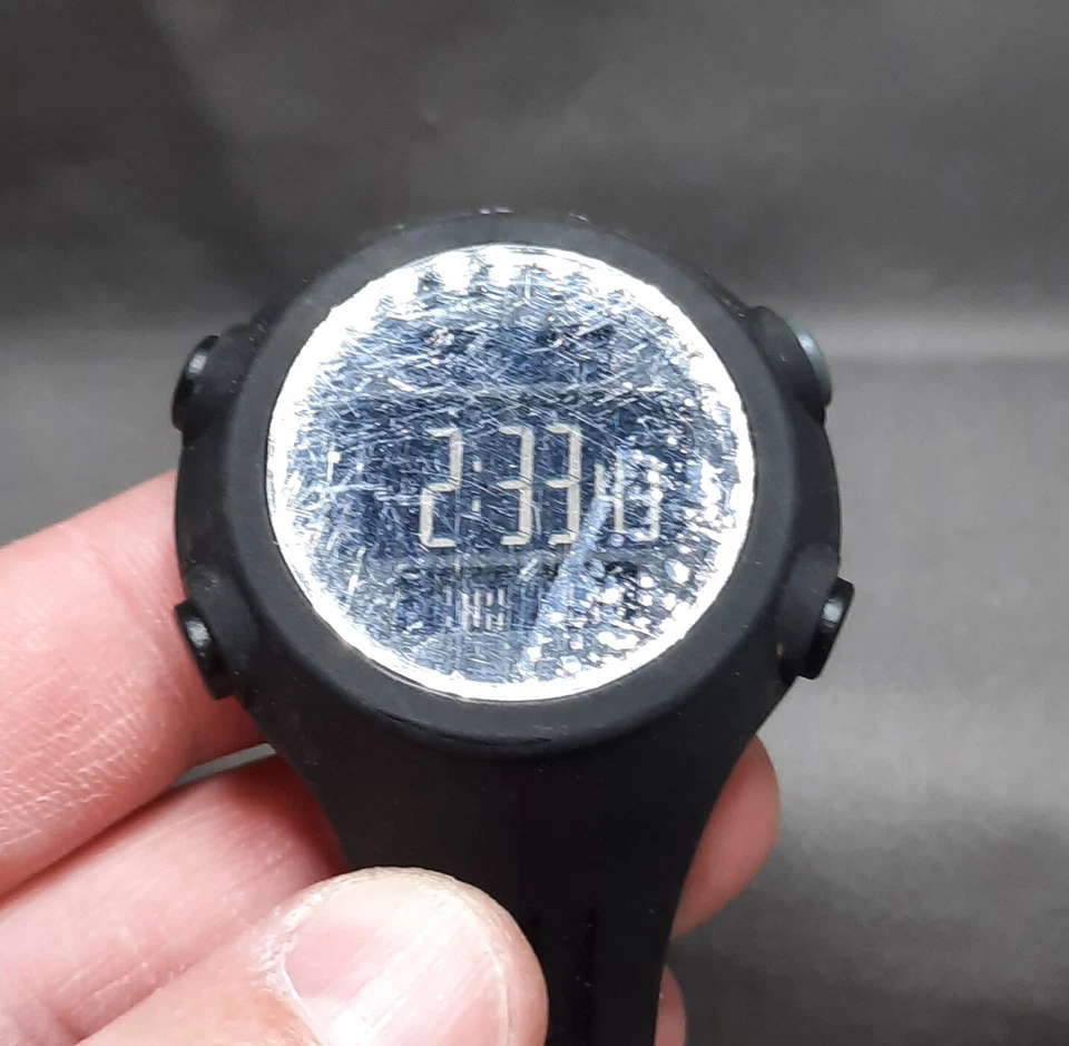 Nuevo Reloj Deportivo Oficial Adidas Questra (ADP6086) Cuarzo Silicona Negro para Mujer Foto 2 de 4