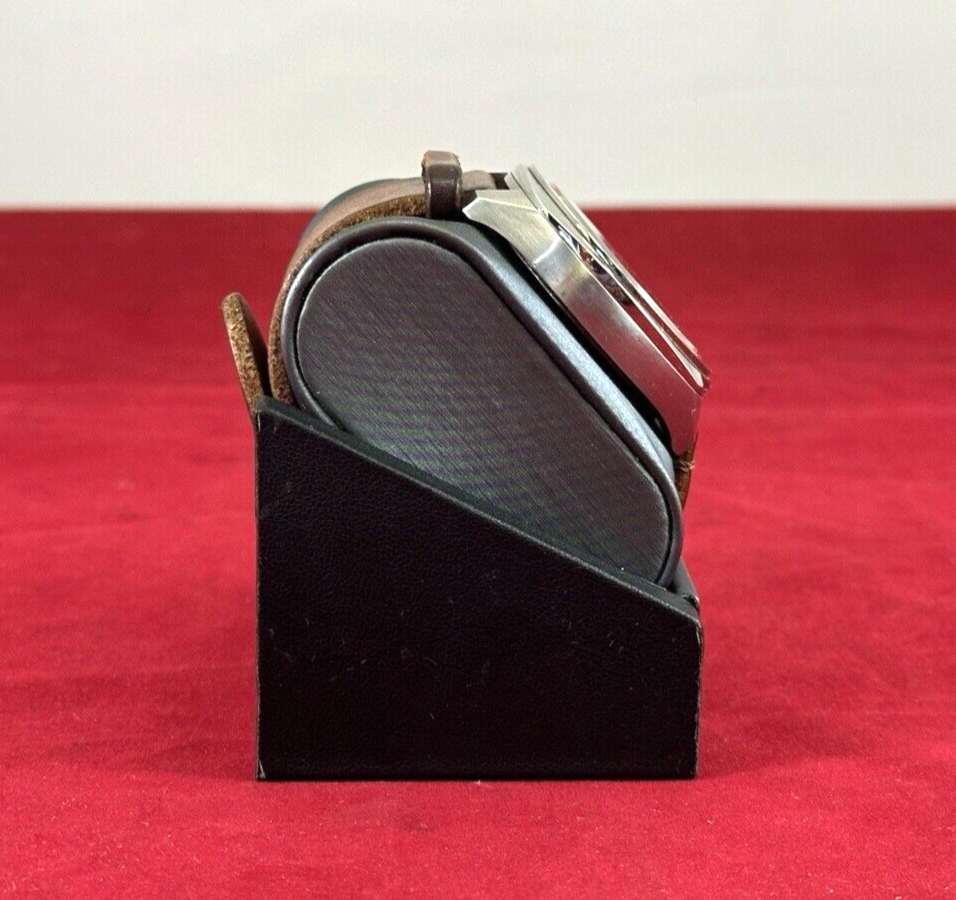Authentic Gucci 142.2 Men Quartz Watches B2525 No.2600 for sale