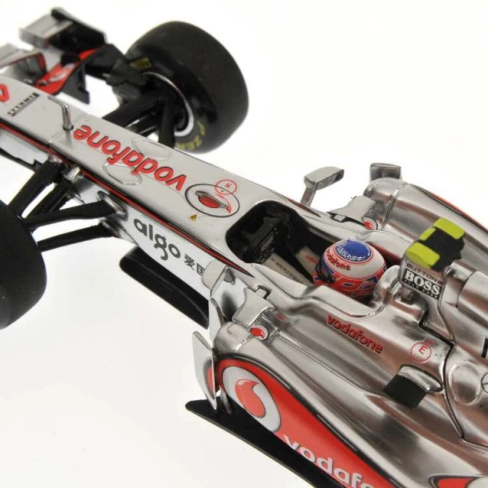 Minichamps 1:43 McLAREN MERCEDES MP4/26 JENSON BUTTON 2011 - 530114304 - Image 3 of 3