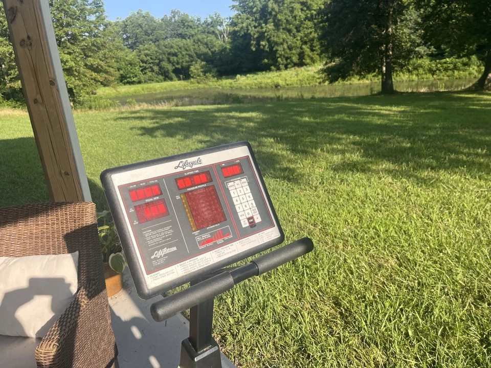 Commercial Grade LifeCycle 5500R Recumbent Bike Life Cycle Fitness - Image 3 of 4