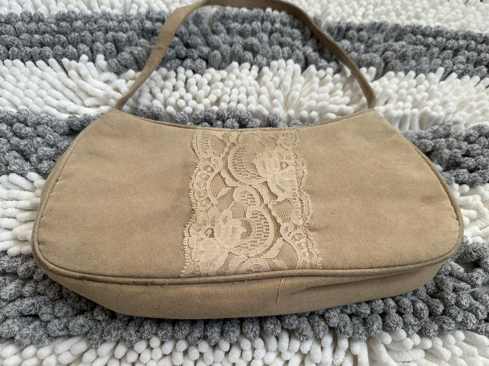 Bolso de Hombro Victoria’s Secret Baguette de Gamuza Tostada Encaje Cartera Y2K Vintage Foto 2 de 4