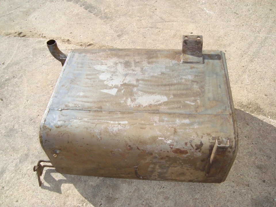 Tanque de combustible izquierdo para tractor Massey Ferguson 1155 1105 1135 Foto 3 de 4