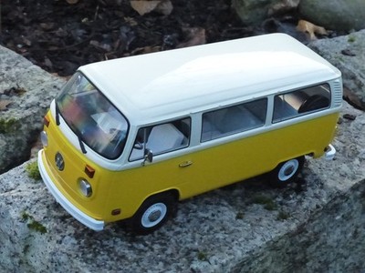 VW T 2 B Little Miss SUNSHINE Greenlight 1:18