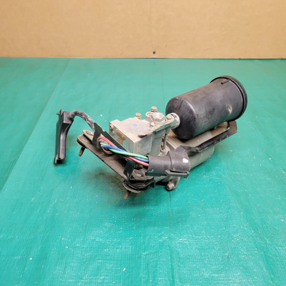 Компрессор пневмоподвески 2000-2002 Lincoln Town Car 4,6 л от оригинального производителя F8VC-3B484-AC - Изображение 3 из 4