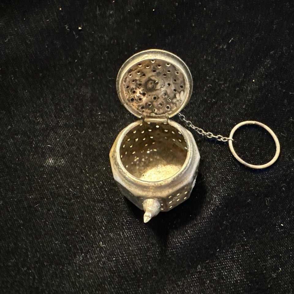 Antiguo infusor de té de plata esterlina con cadena ~ ¡En forma de tetera! Foto 4 de 4