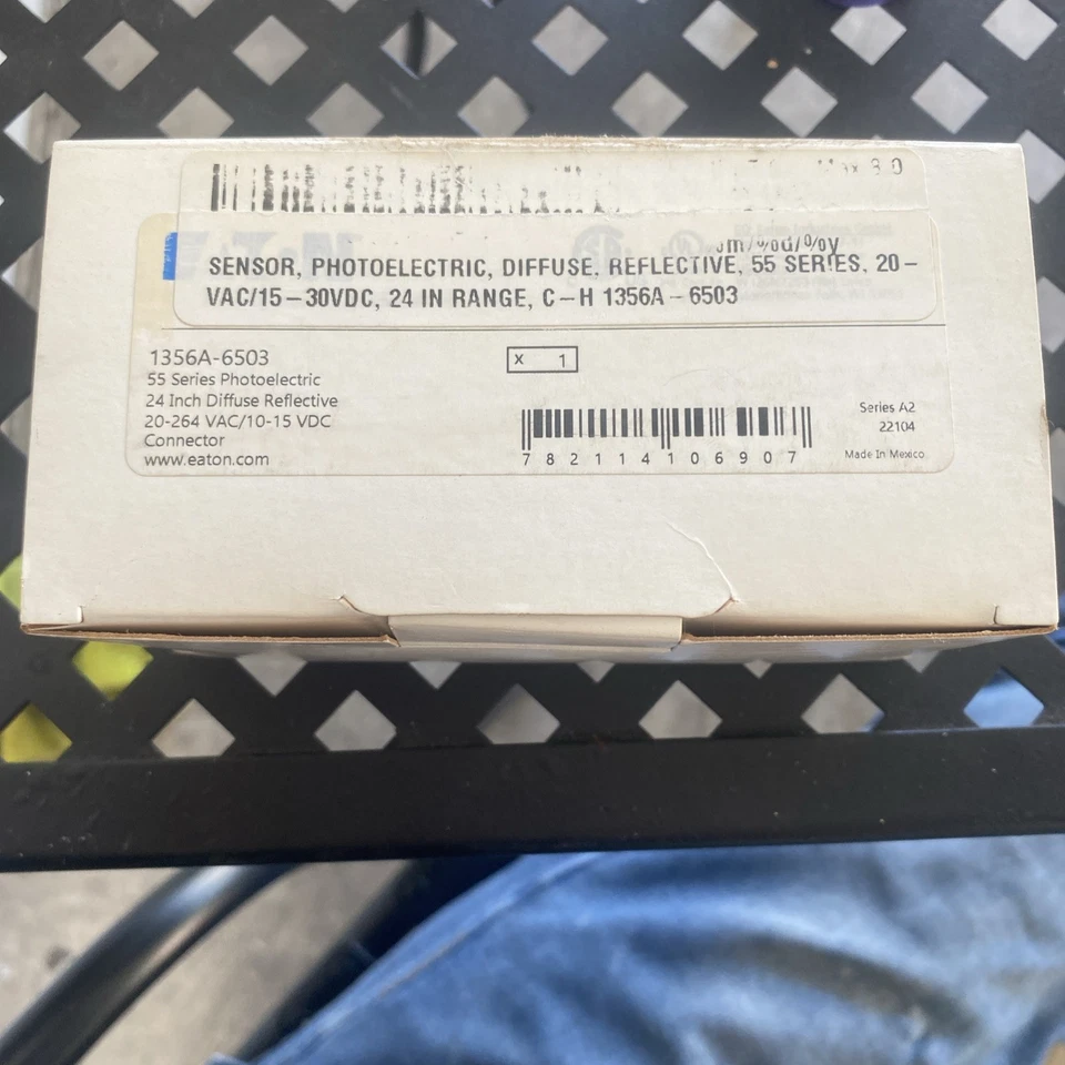 Eaton 1356A-6503 55 Series Photoelectric Defuse Reflective Sensor New In Box - Image 3 of 3