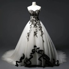 Gothic Wedding Dresses Lace Appliques Black White Vintage Tulle Bridal Gowns