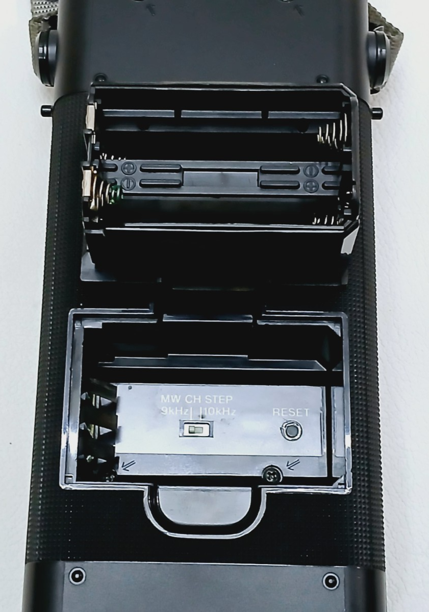 Sony ICF-PRO70 Radio - For Parts only | eBay