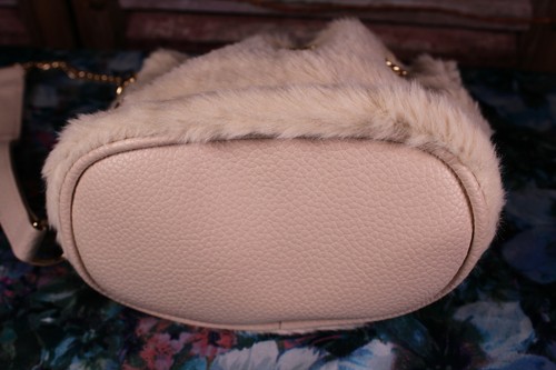 Ivory Faux Fur Handbag Chain Drawstring Cross Body Pouch Bucket Bag Purse - Picture 10 of 12