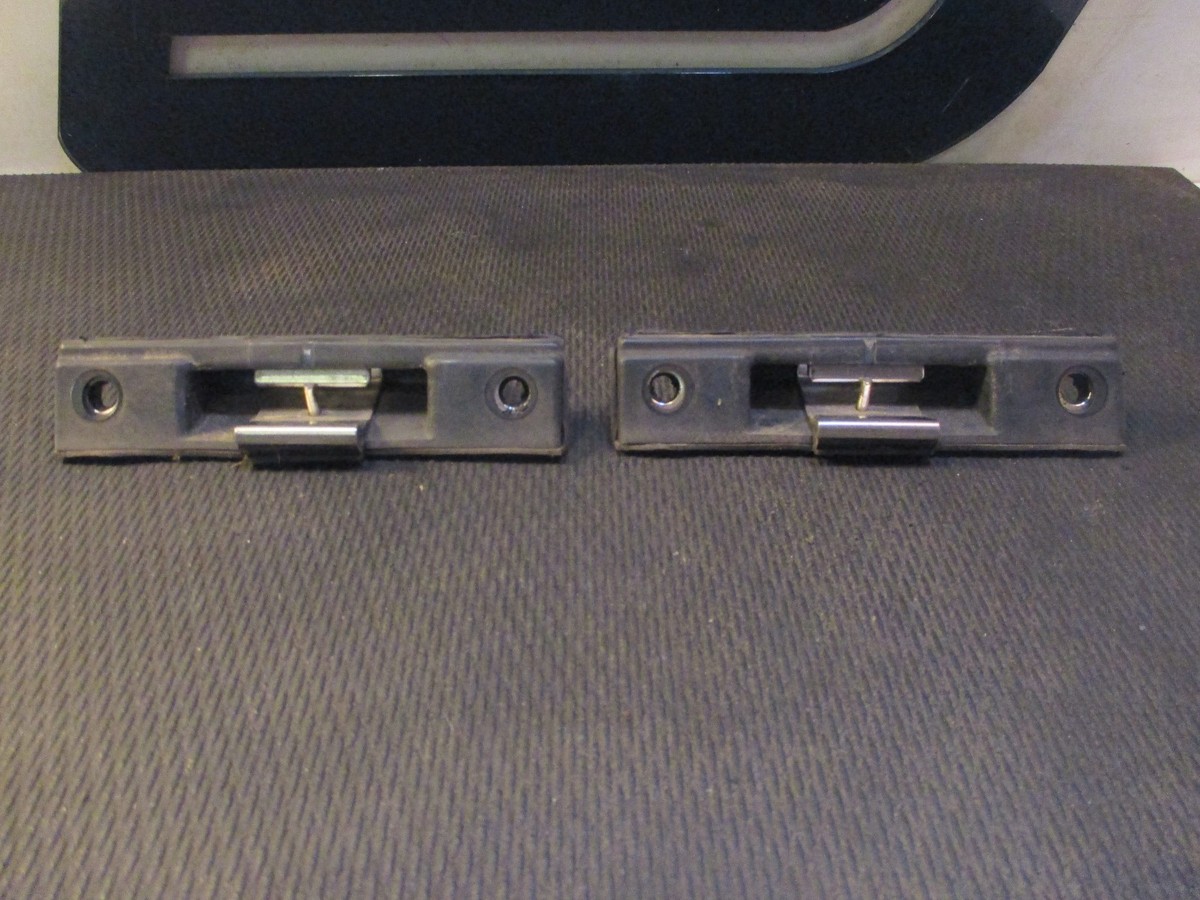 1985 Nissan 300ZX VG30E OEM Factory Left Driver Side T-Top Latches