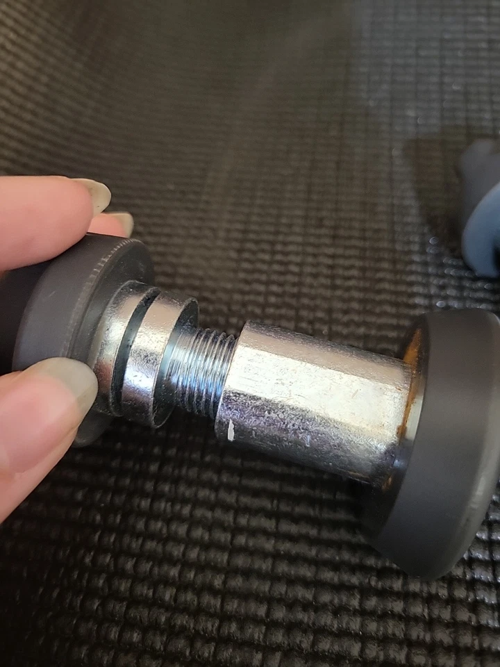 Proform ZE5 Elliptical Leveling Feet (26F) - Imagem 3 de 4