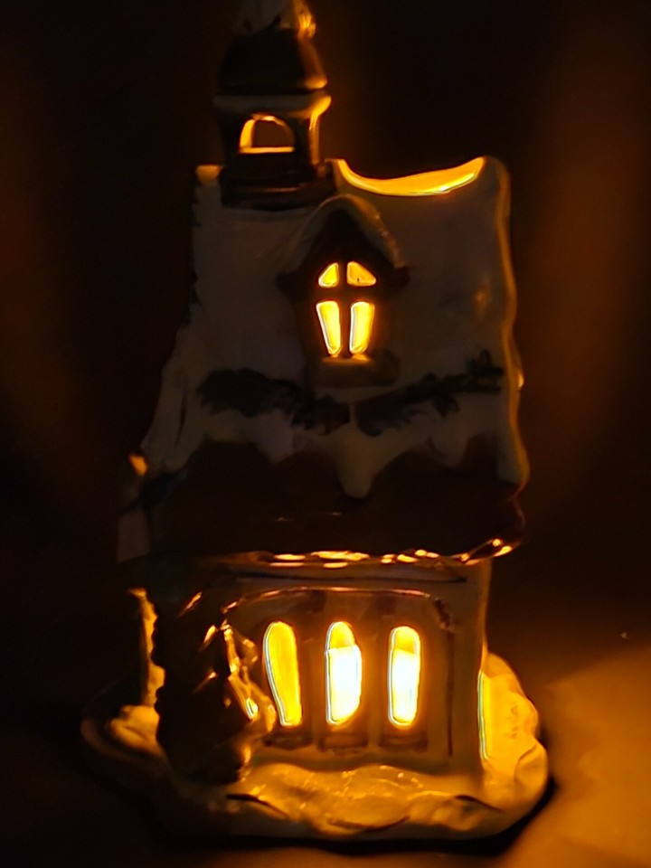 Blue Sky Clayworks Snowy Peace Church 9.5" with working Tealight