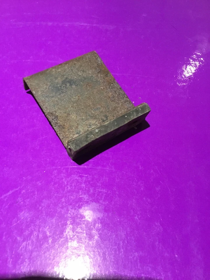 A USED MORRIS MINOR / MINOR 1000 FRONT DOOR GLASS BUMPSTOP - Image 2 of 3