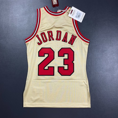 100% Authentic Michael Jordan Mitchell & Ness 95 96 Gold Bulls Jersey Size S 36 - Picture 5 of 6