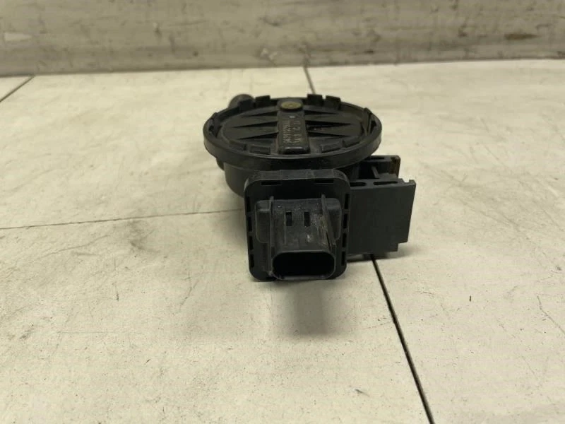 2004 JEEP LIBERTY FUEL VAPOR LEAK DETECTION PUMP OEM+ - Image 2 of 4