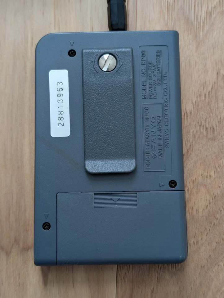 Radio portátil receptor de 2 bandas Sanyo RP-66 FM\AM - ¡Probado funcionando! Foto 3 de 4