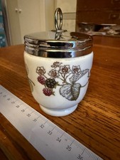 Royal Worcester Egg Coddler Lavinia Muster Brombeere King Size 4 Zoll