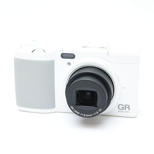 RICOH GR DIGITAL IV White edition #395