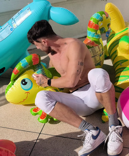 Inflatable intex GECKO POPPED BY BRANDON for one video