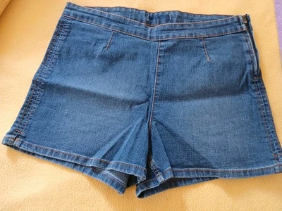 Short en jean femme, taille 42 - Photo 1/4