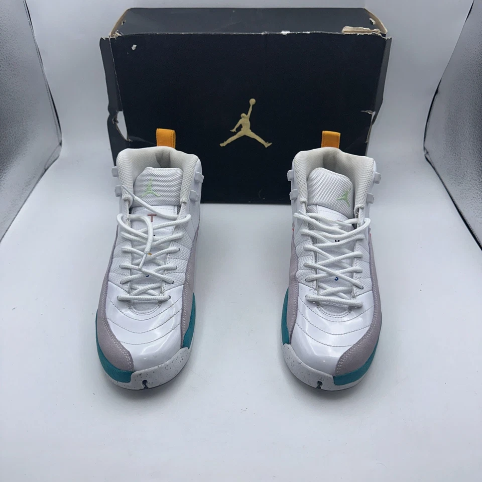 Tênis Nike Air Jordan retrô 12 GS 153265-130 branco cinza tamanho 7Y - Imagem 2 de 4