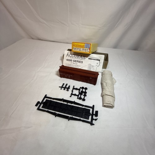 Accurail HO Kit #1509 Pacific Elect Wood 40’ O B Box Car | Zustand: New