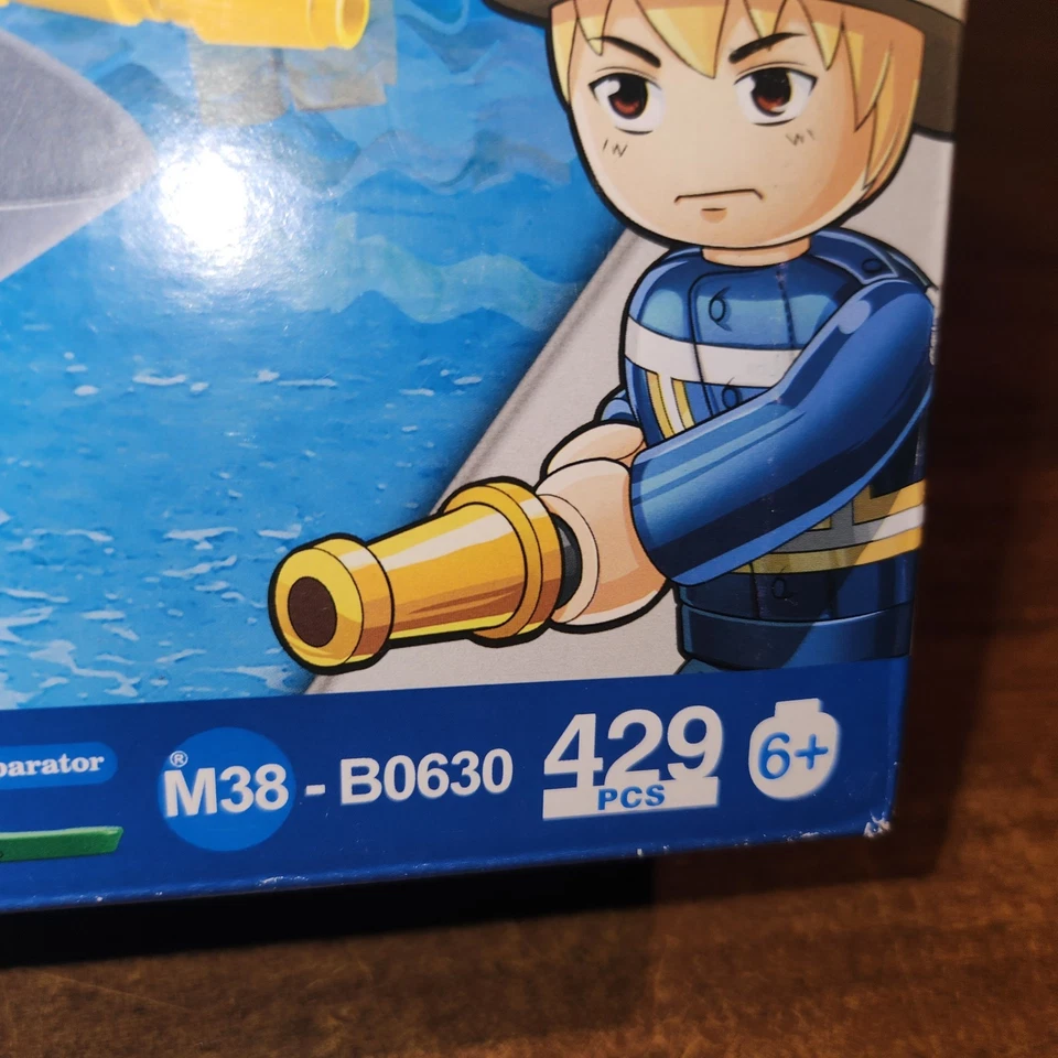 NEW Sluban Fire Fighter Boat Set #M38-B0630, 429 pieces Boat Floats in Water - Image 4 of 4