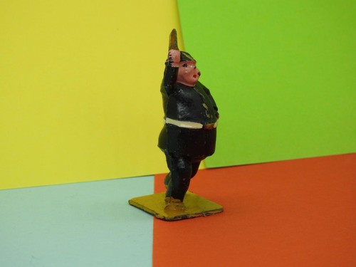 CHARBENS VINTAGE 1930s LEAD MIMIC CIRCUS SERIES CLOWN POLICEMAN PRE WAR VERSION - Picture 3 of 8