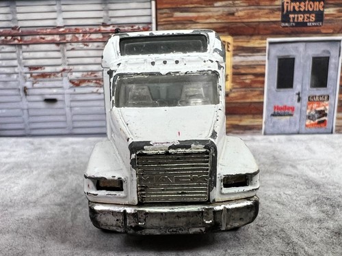 πΊπΈπΊπΈ1990 Matchbox FED EX White Mack CH-600 Tractor 1:97 Scale C16πΊπΈπΊπΈ - Picture 2 of 6