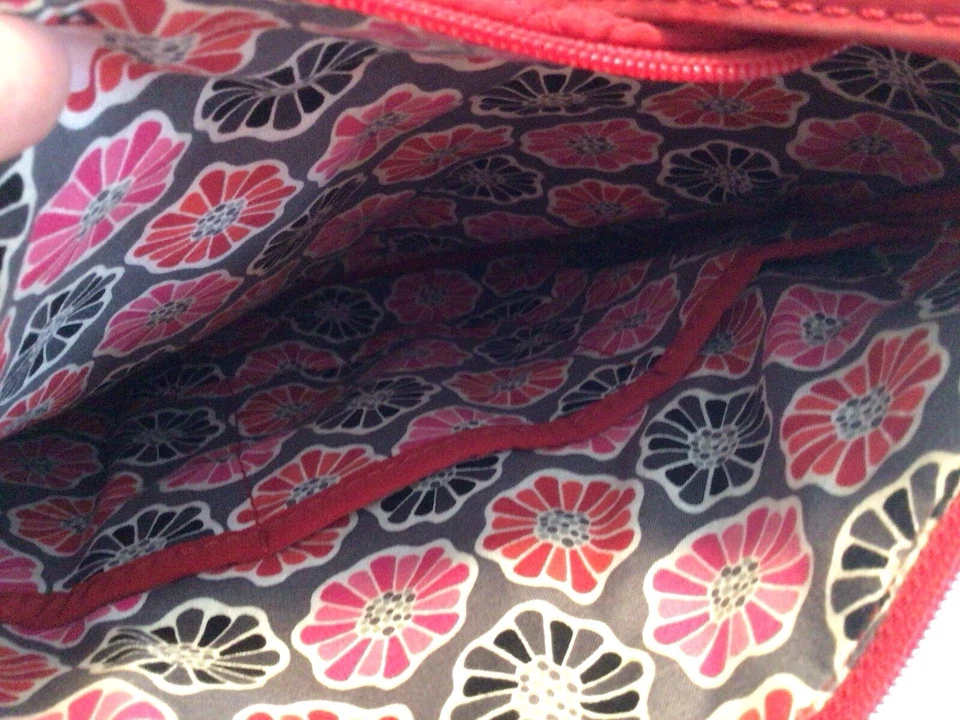 Bolso Bandolera Vera Bradley Para Mujer Hipster Microfibra Acolchado Rojo Foto 3 de 4