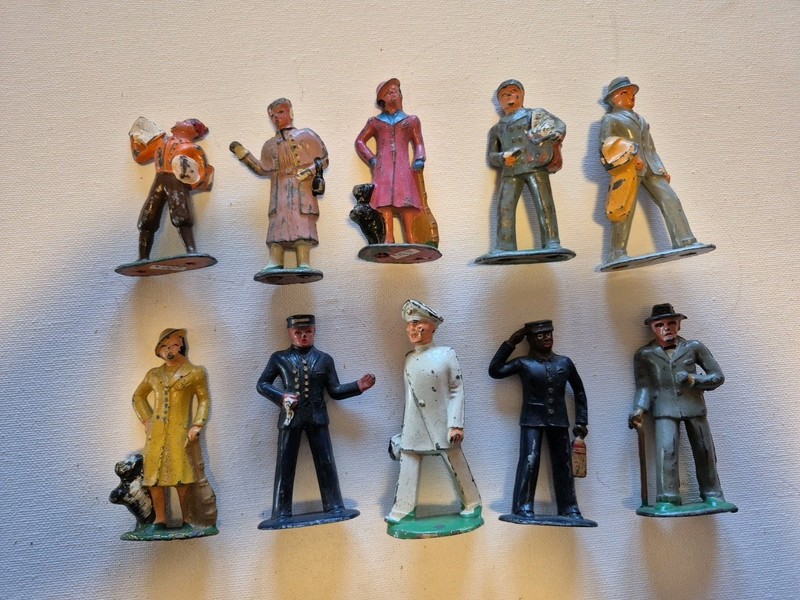 10 Old Metal Toy Train Figures