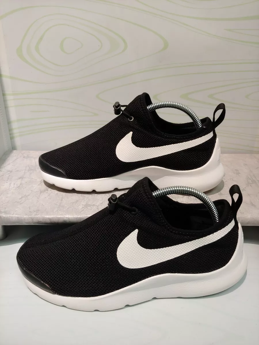 Nike aptare store all black