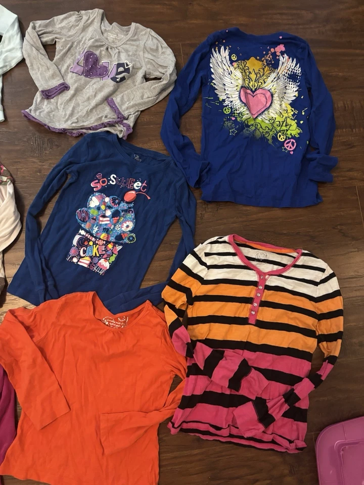 LOT OF 2000s LITTLE GIRL LONG SLEEVES - Image 4 of 4