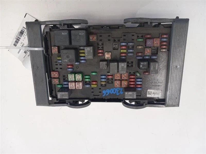 Motor caja fusibles 10-14 Cadillac Escalade 22798217 Foto 4 de 4